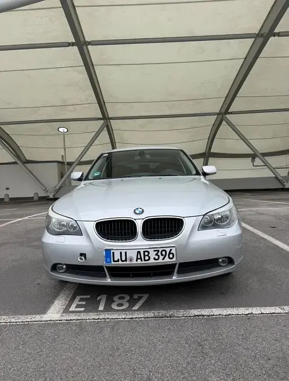 Gebraucht BMW 520 170 PS (125 kW) 2004 Silber Limousine