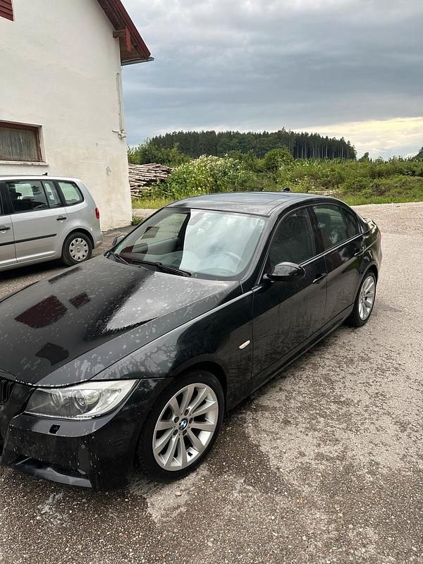 Schwarz Gebraucht 2005 BMW 325 Limousine | 5.700 € - Bild 1/4