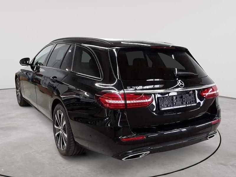 Gebraucht Mercedes E300 Exclusive 194 PS (142 kW) 2022 Obsidianschwarz metallic Kombi