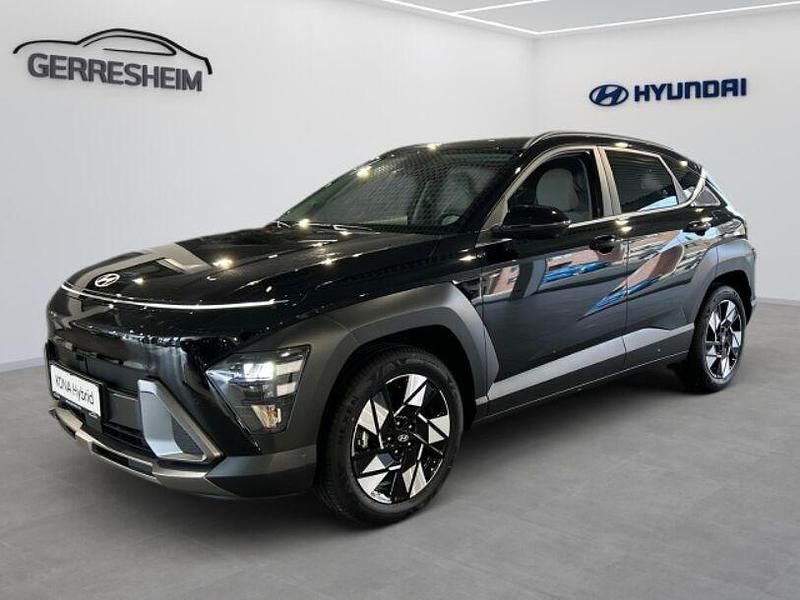 Abyss black Gebraucht 2023 Hyundai Kona Trend SUV | 32.887 € (Etwas zu teuer) - Bild 1/4