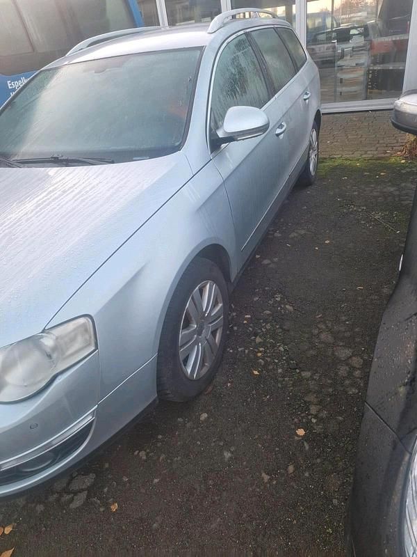 Grau Gebraucht 2006 VW Passat Kombi | 3.300 € (Fairer Preis) - Bild 1/4