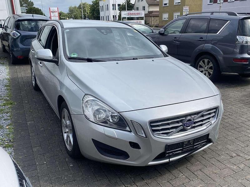 Grau Gebraucht 2011 Volvo V60 Momentum Kombi | 2.995 € (Superpreis) - Bild 1/4