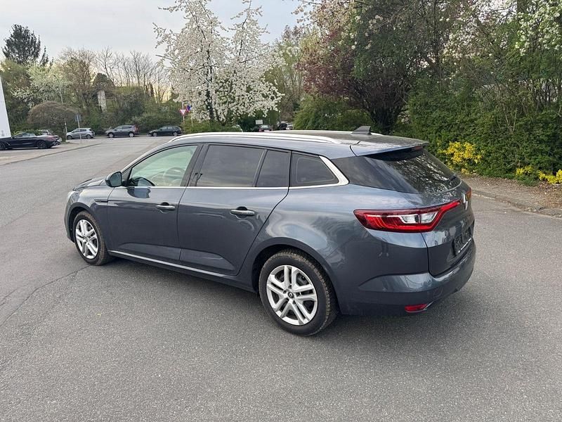 Grau Gebraucht 2020 Renault Mégane GrandTour Business Kombi | 11.500 € - Bild 1/4