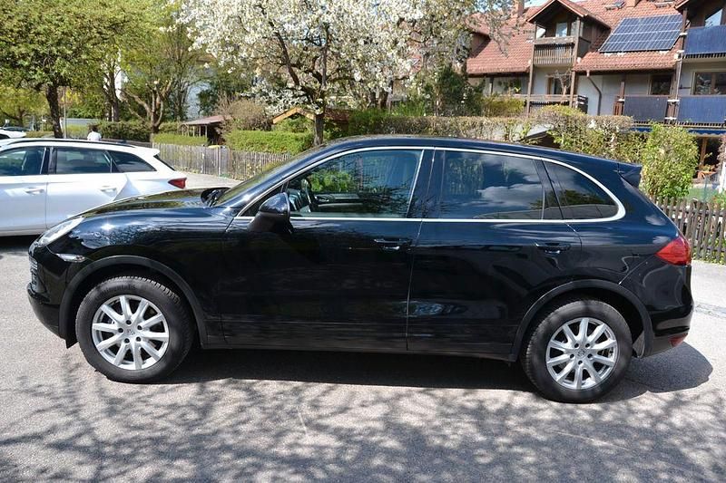 Second-hand Porsche Cayenne 245 CP (180 kW) 2012 Negru SUV