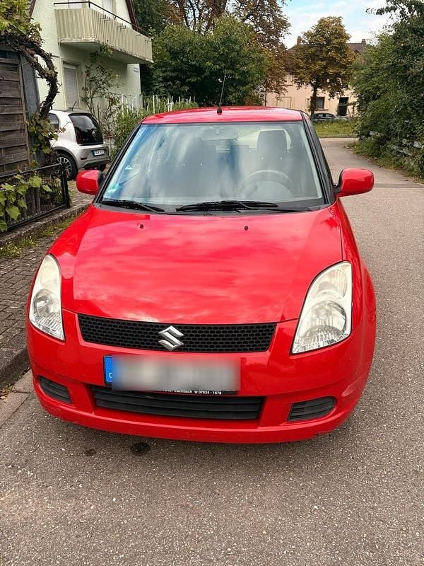 Rot Gebraucht 2003 Suzuki Swift Kleinwagen | 2.150 € - Bild 1/4