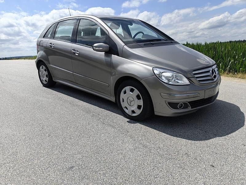 Gebraucht Mercedes B180 109 PS (80 kW) 2006 Grau Van / Kleinbus