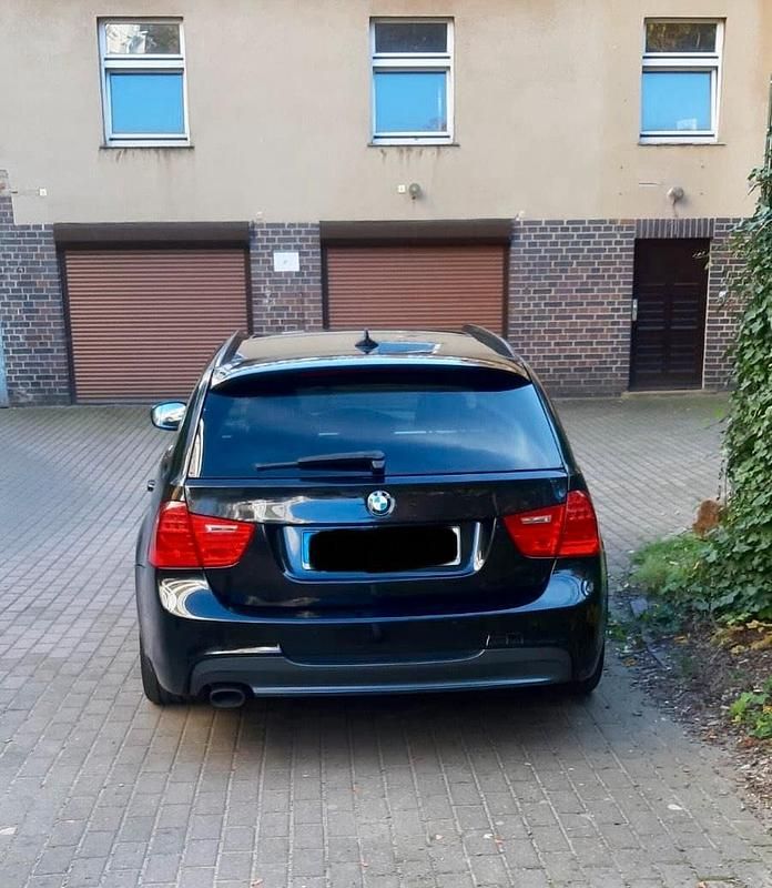 Gebraucht BMW 320 M Sport 184 PS (135 kW) 2012 Schwarz Kombi