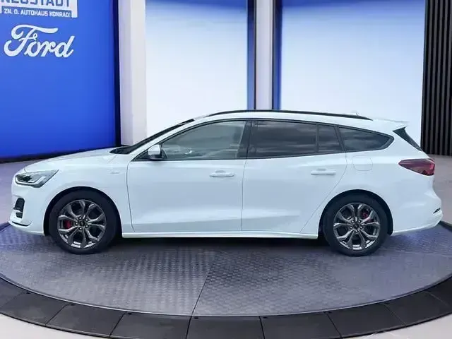 Gebraucht Ford Focus ST-Line 120 PS (88 kW) 2022 Frozen white Kombi