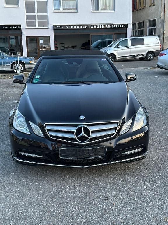 Gebraucht Mercedes E250 204 PS (150 kW) 2012 Schwarz Cabrio