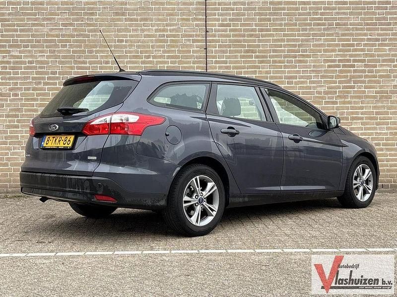 Gebraucht Ford Focus 101 PS (74 kW) 2014 Grau Kombi