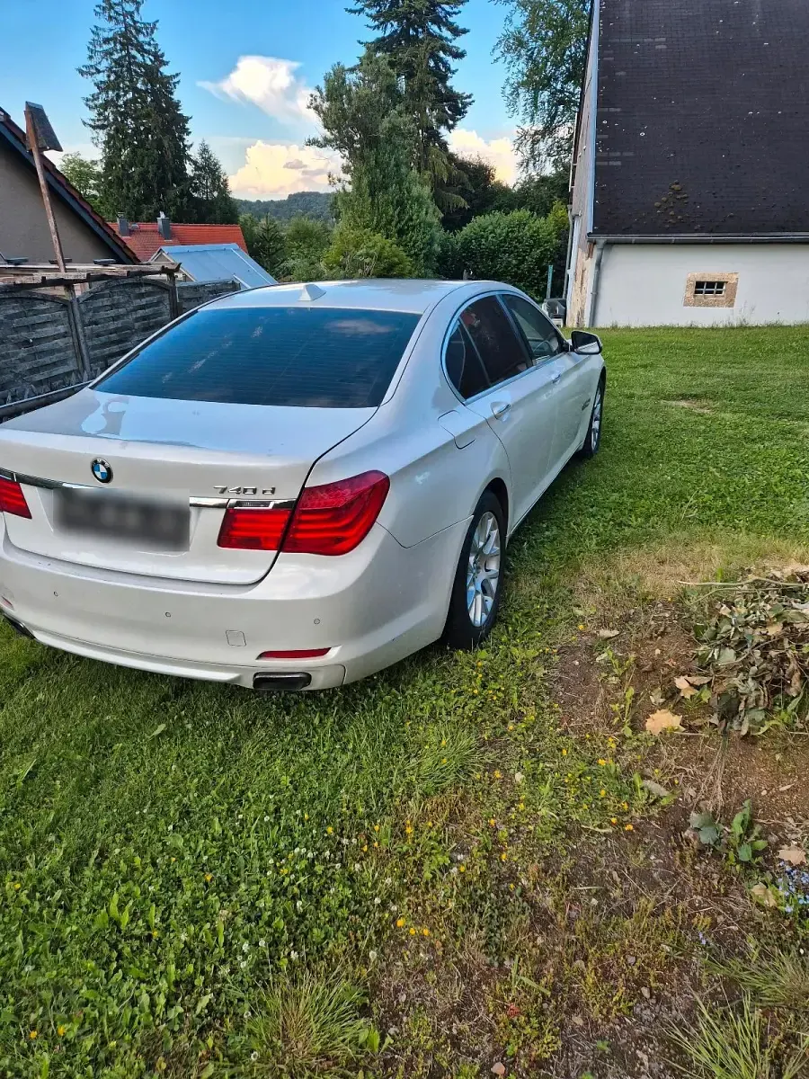 Gebraucht BMW 740 306 PS (225 kW) 2009 Weiß Limousine