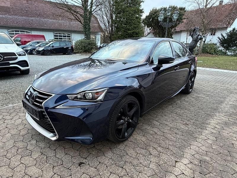 Gebraucht Lexus IS300h 181 PS (133 kW) 2018 Blau Limousine
