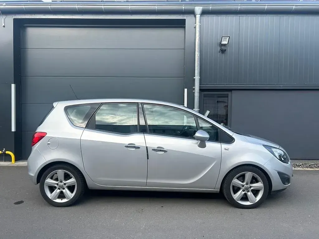 Gebraucht Opel Meriva 101 PS (74 kW) 2011 Silber Van / Kleinbus