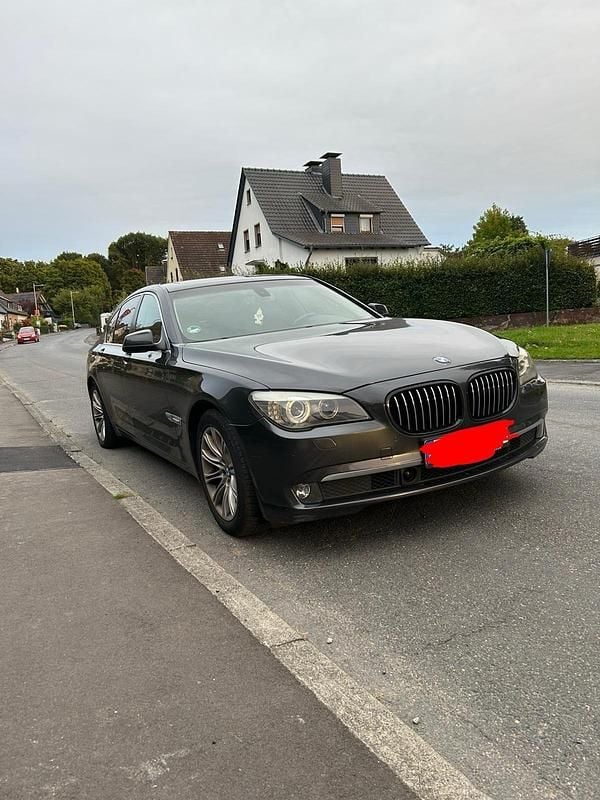 Schwarz Gebraucht 2009 BMW 730 Limousine | 12.500 € (Guter Preis) - Bild 1/4