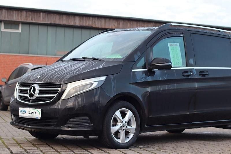 Gebraucht Mercedes V220 Avantgarde Edition 190 PS (139 kW) 2018 Schwarz Van / Kleinbus