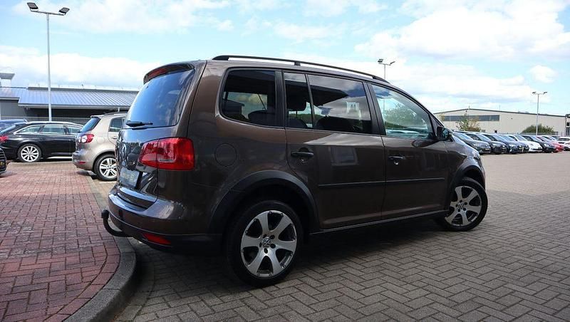 Gebraucht VW Touran Cross 140 PS (102 kW) 2011 Braun Van / Kleinbus