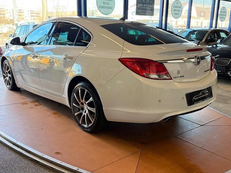Gebraucht Opel Insignia Sport 194 PS (142 kW) 2012 Weiß Limousine