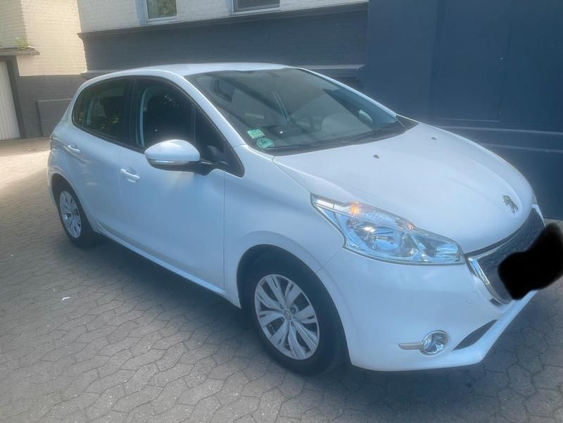 Weiß Gebraucht 2013 Peugeot 208 Kleinwagen | 3.999 € (Fairer Preis) - Bild 1/4