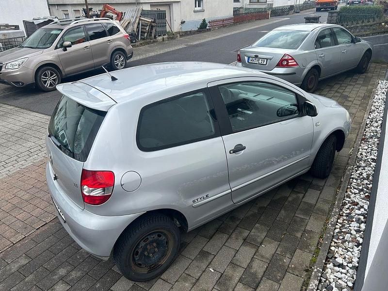 Gebraucht VW Fox Style 75 PS (55 kW) 2010 Grau Kleinwagen