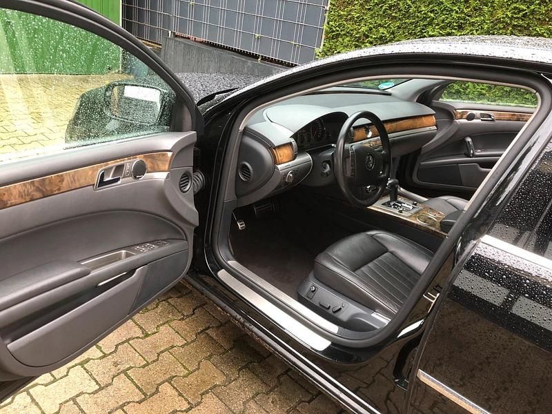 Gebraucht VW Phaeton 239 PS (175 kW) 2011 Schwarz Limousine