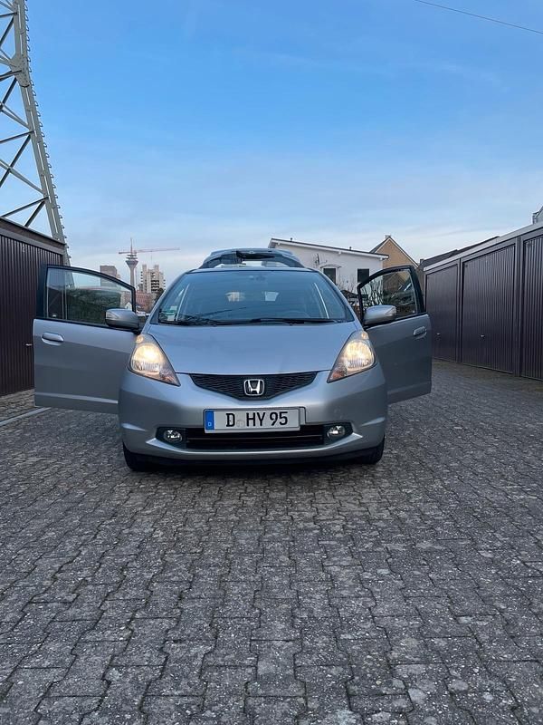 Gebraucht Honda Jazz Executive 99 PS (72 kW) 2009 Silber Kleinwagen