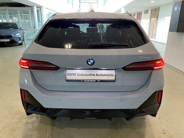 Gebraucht BMW 520 M Sport 190 PS (139 kW) 2025 Brooklyn grau metallic Kombi