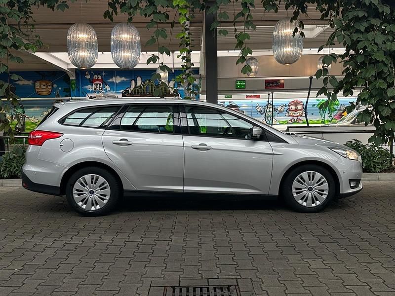 Gebraucht Ford Focus 105 PS (77 kW) 2016 Grau Kombi
