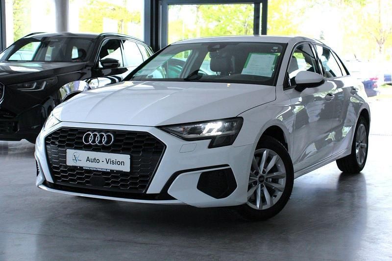 Ibisweiß Gebraucht 2021 Audi A3 Sportback Basis Limousine | 19.690 € (Guter Preis) - Bild 1/3
