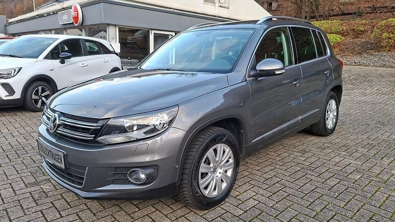 Grau Gebraucht 2012 VW Tiguan Sportline SUV | 6.750 € (Superpreis) - Bild 1/4
