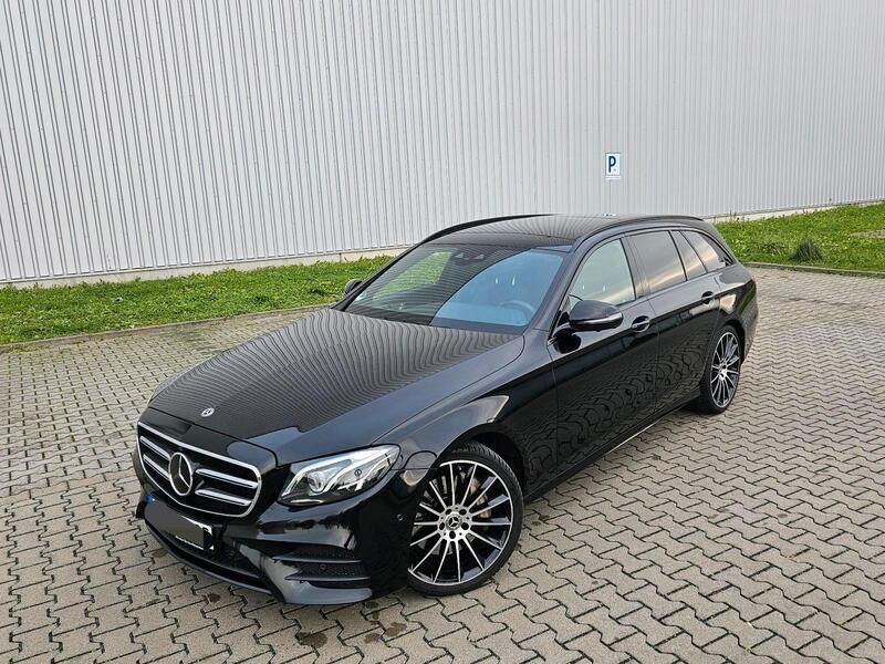 Schwarz Gebraucht 2017 Mercedes E400 AMG Kombi | 31.300 € - Bild 1/4