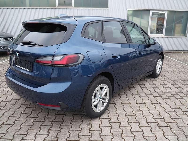 Gebraucht BMW 218 150 PS (110 kW) 2023 Phytonicblau metallic Kombi