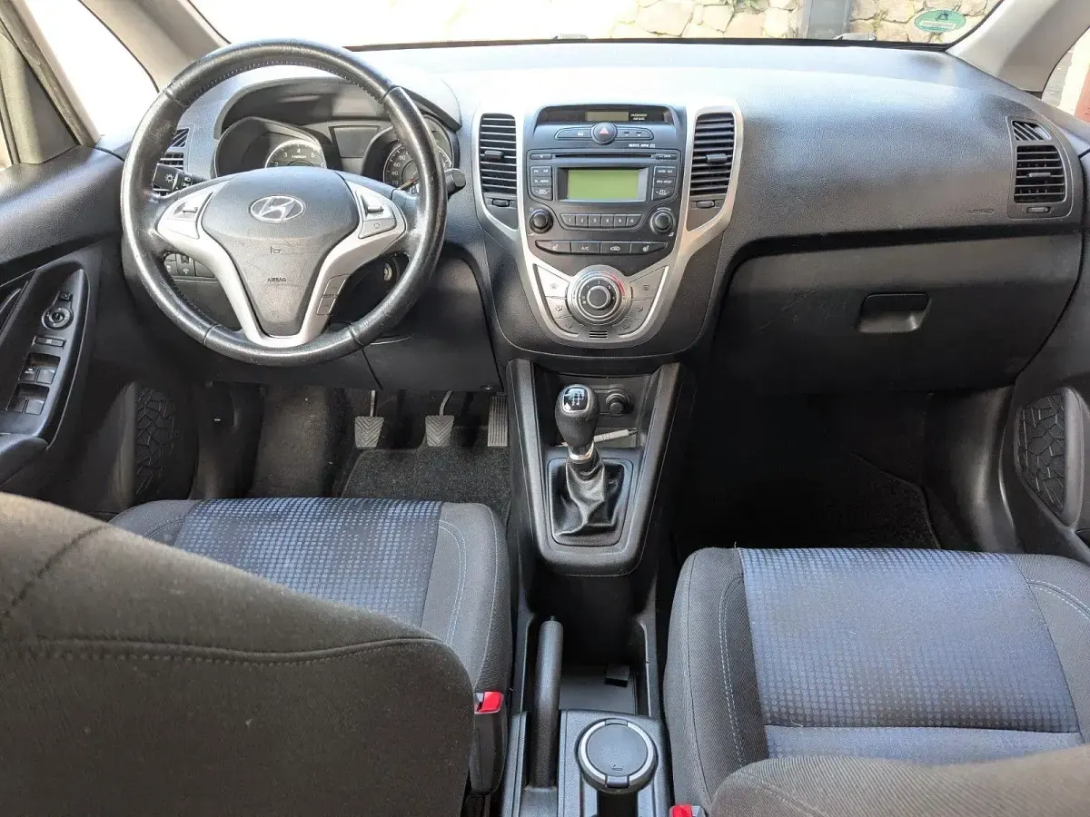 Gebraucht Hyundai ix20 90 PS (66 kW) 2012 Grau Kleinwagen