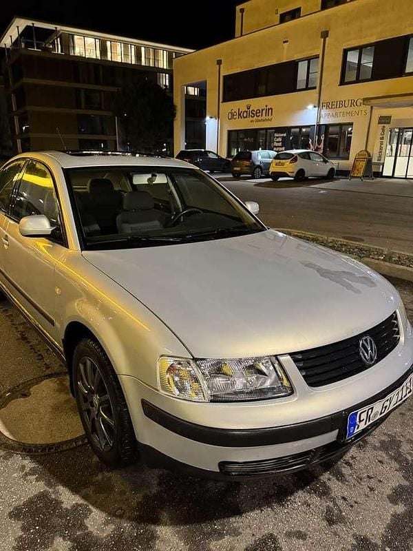 Grau Gebraucht 2001 VW Passat Edition Limousine | 2.000 € (Superpreis) - Bild 1/4