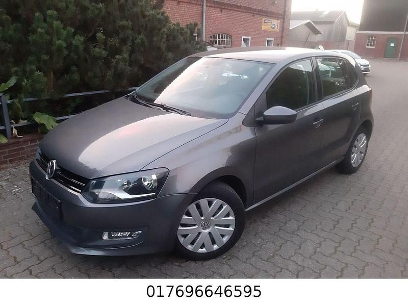 Grau Gebraucht 2012 VW Polo Comfortline Limousine | 5.200 € (Fairer Preis) - Bild 1/4
