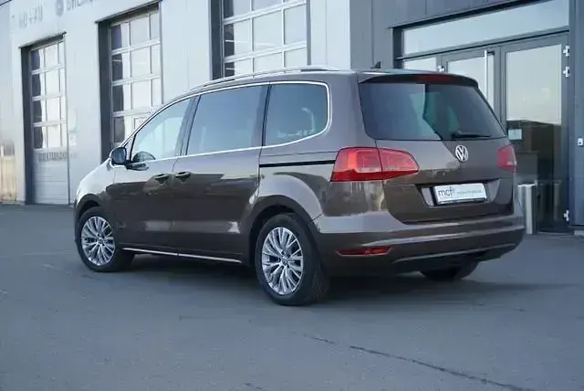 Gebraucht VW Sharan Highline 140 PS (102 kW) 2012 Braun Van / Kleinbus