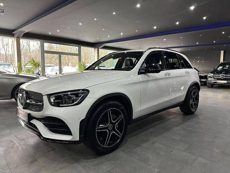 Weiß Gebraucht 2021 Mercedes GLC400d AMG SUV | 39.890 € (Fairer Preis) - Bild 1/4