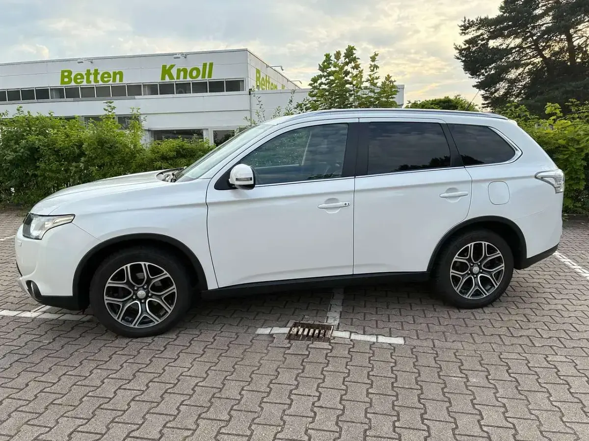 Gebraucht Mitsubishi Outlander Diamant Edition 150 PS (110 kW) 2014 Weiß SUV