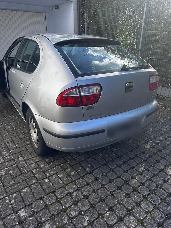 Second-hand Seat Leon 105 CP (77 kW) 2004 Argintiu Hatchback