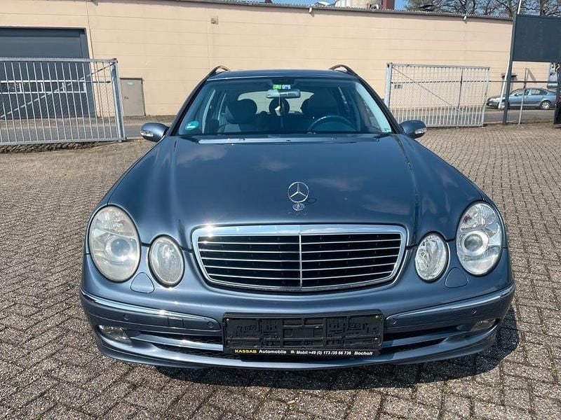Second-hand Mercedes E220 150 CP (110 kW) 2005 Albastru Break