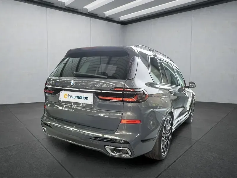 Neu BMW X7 381 PS (280 kW) 2026 Grau SUV