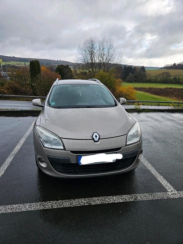 Gebraucht Renault Mégane III 110 PS (80 kW) 2010 Gold Kombi