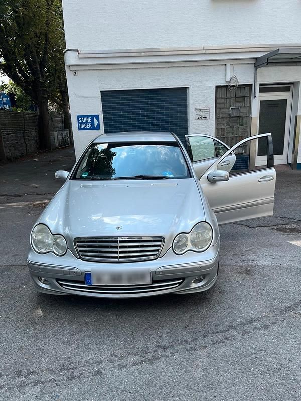 Gebraucht 2004 Mercedes C220 Limousine | 6.000 € (Teuer) - Bild 1/4