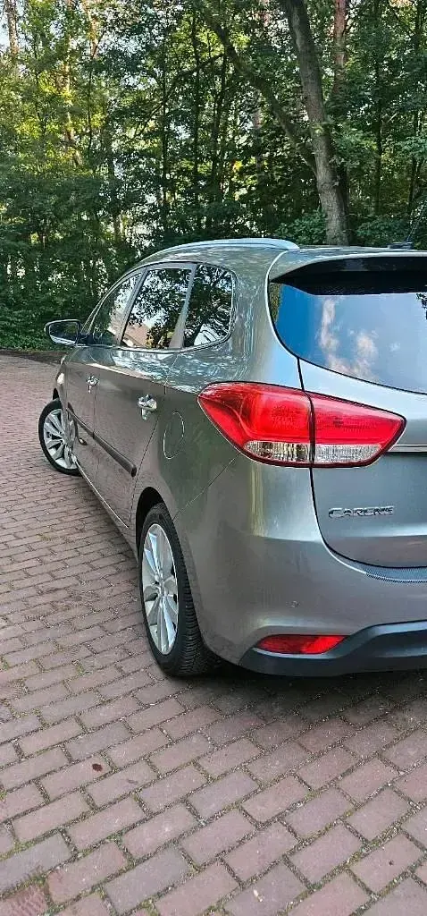 Gebraucht Kia Carens 136 PS (100 kW) 2015 Silber Van / Kleinbus