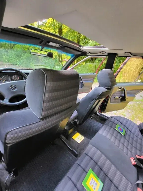 Gebraucht Mercedes 190 122 PS (89 kW) 1992 Rot Limousine
