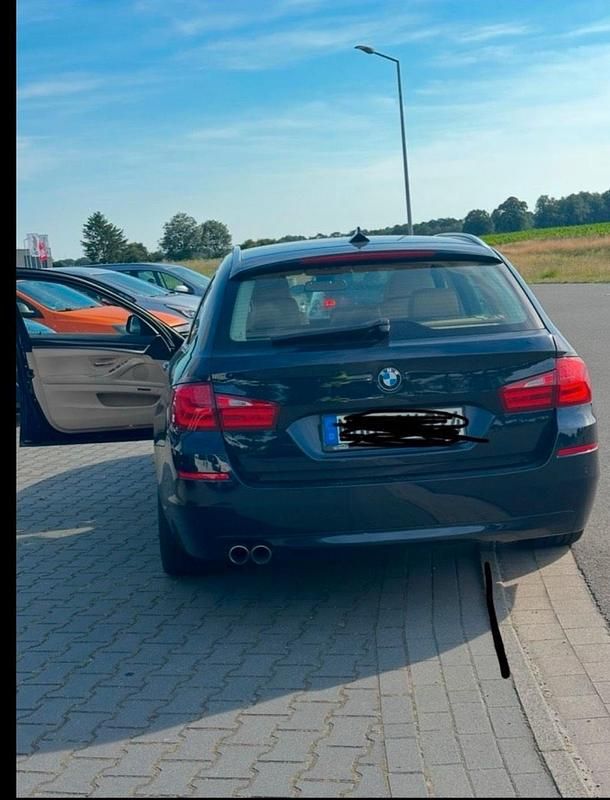 Blau Gebraucht 2012 BMW 530 Kombi | 9.400 € (Superpreis) - Bild 1/4