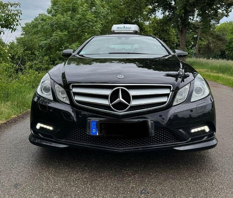 Schwarz Gebraucht 2009 Mercedes E250 AMG Coupé | 10.799 € (Fairer Preis) - Bild 1/4