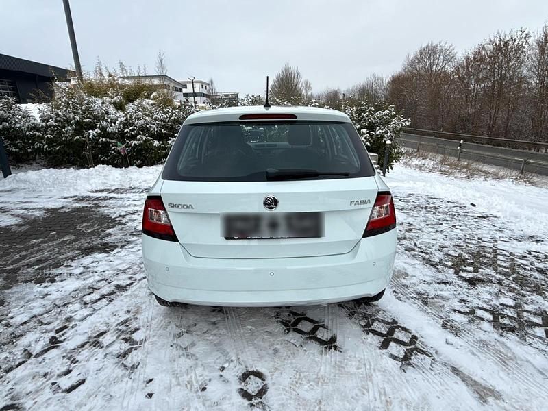 Gebraucht Skoda Fabia 2016 Weiß Kleinwagen