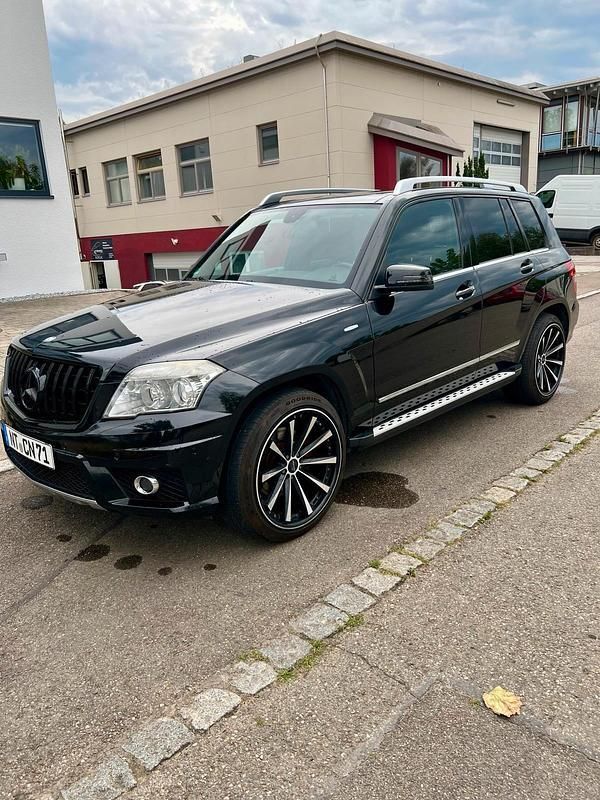Schwarz Gebraucht 2011 Mercedes GLK250 AMG SUV | 9.200 € (Superpreis) - Bild 1/4