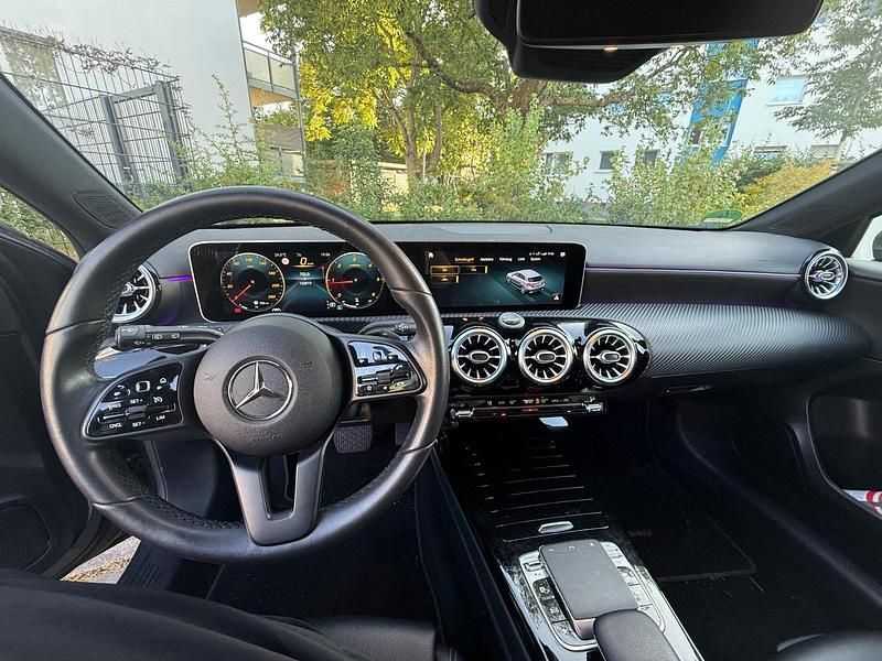 Grau Gebraucht 2018 Mercedes A180 Kleinwagen | 19.950 € (Etwas zu teuer) - Bild 1/4