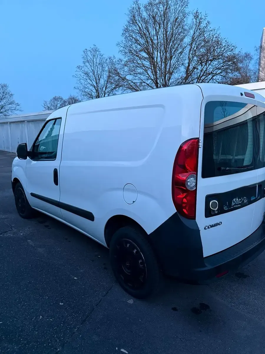 Gebraucht Opel Combo Selection 120 PS (88 kW) 2015 Weiß Van / Kleinbus